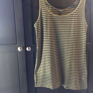 A nicely cut tank top.